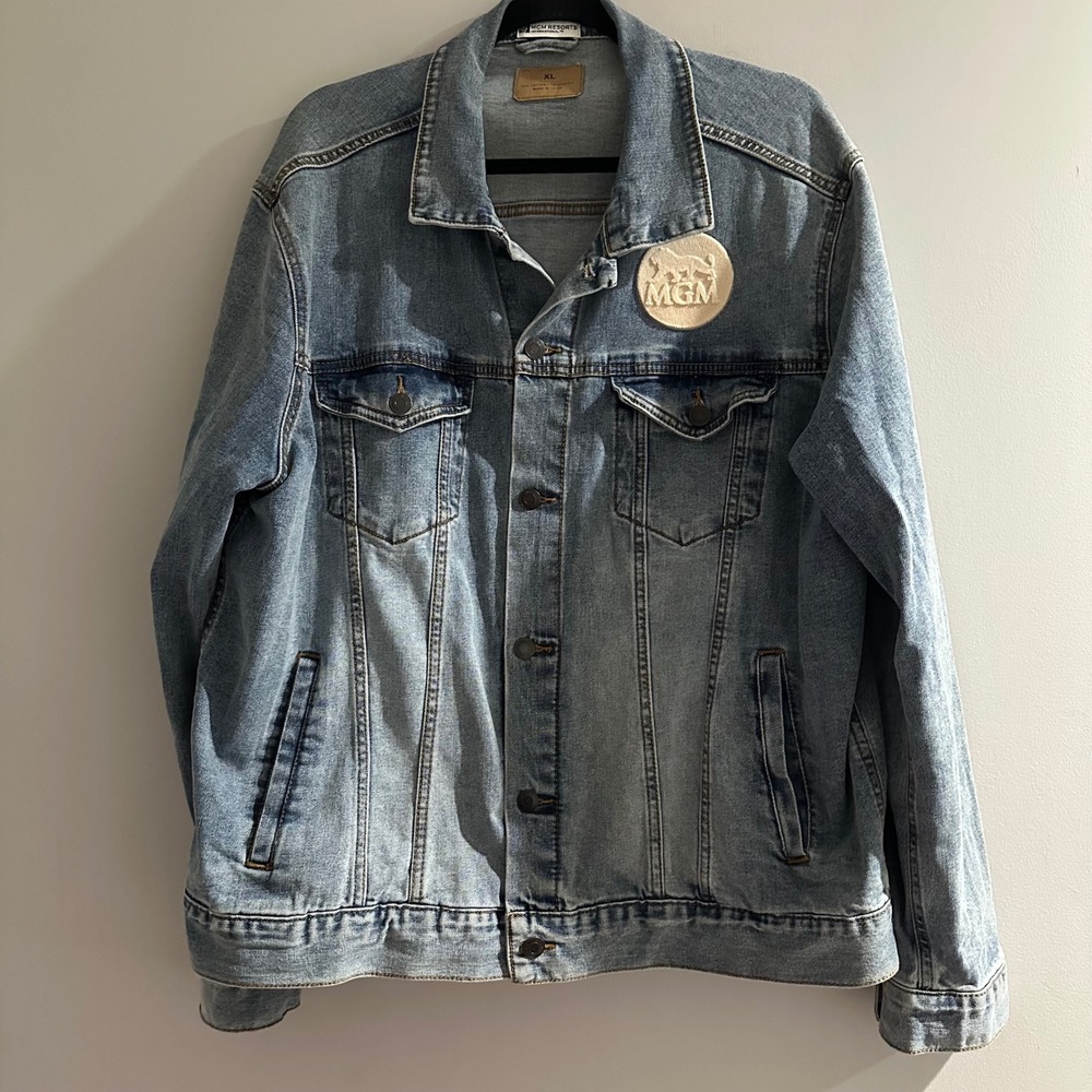 MGM Resorts International Denim Jean Jacket Mens XL Cotton Blend Embroider Patch
